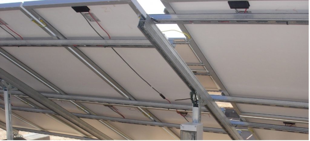 Cables canalizados por el interior de la estructura de soporte de los módulos fotovoltaicos
