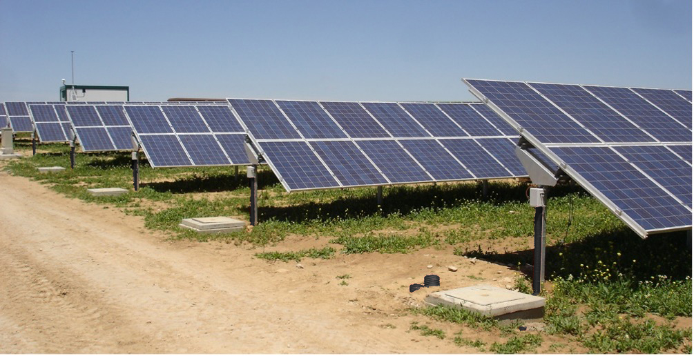 Los cables de cadenas fotovoltaicas (strings) con instalación soterrada precisan el empleo de tubos aptos para soterramiento e intemperie